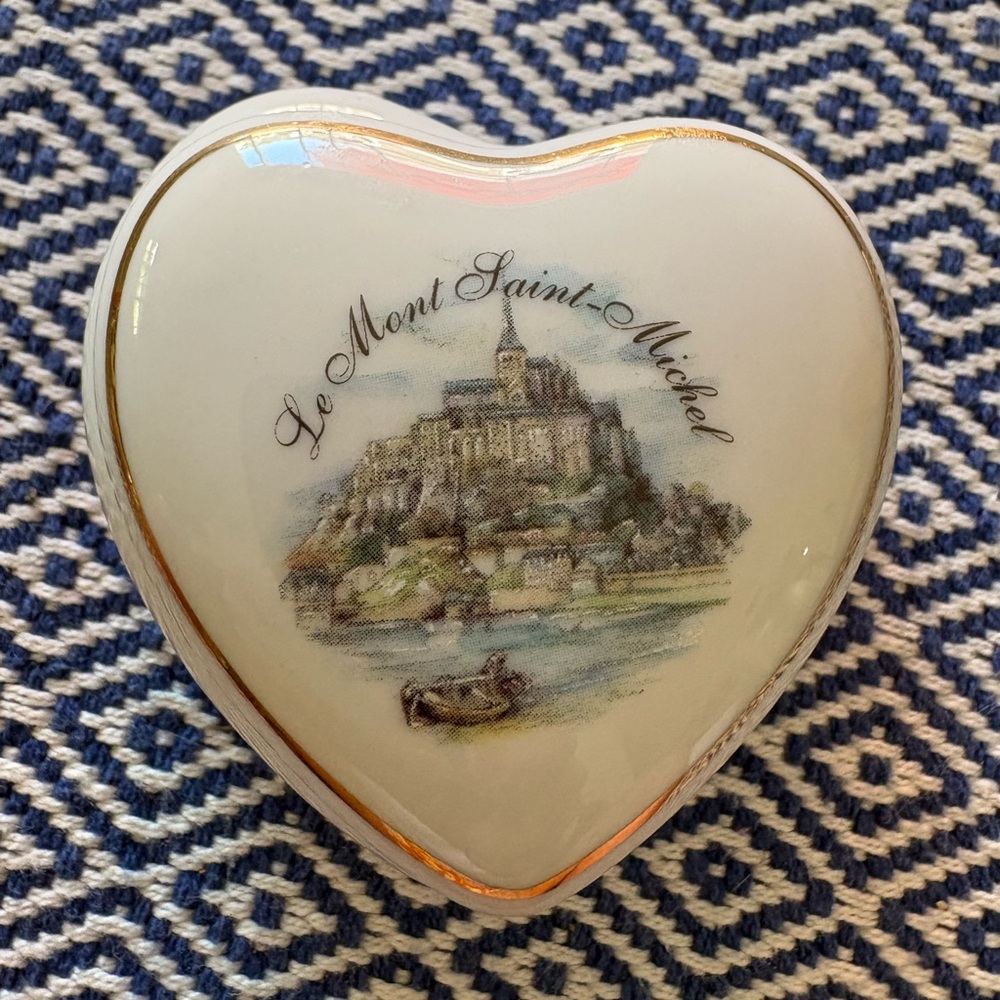 Vintage French Souvenir Porcelain Heart Trinket Box - Le Mont Saint Michel